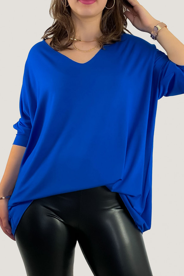 Duża luźna bluzka damska z wiskozy w kolorze kobaltowym oversize dekolt w serek Venti