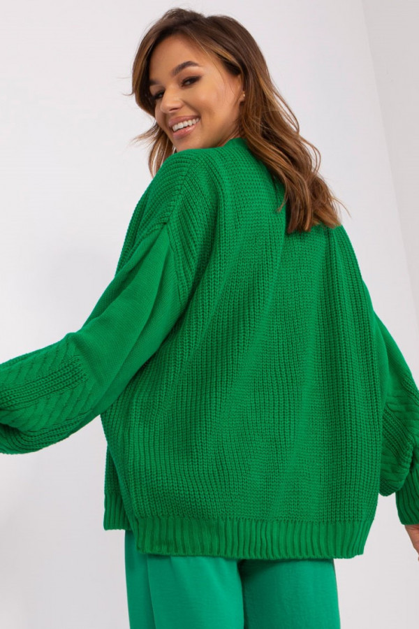 Krótki sweter damski w kolorze zielonym z guzikami narzutka ozdobne rękawy 2