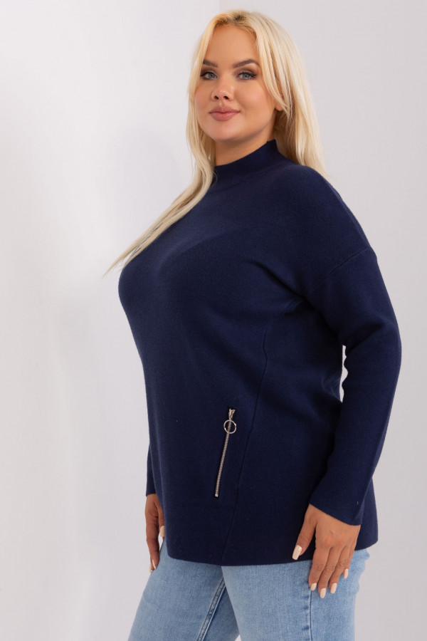 Sweter plus size w kolorze granatowym z półgolfem zamki Hirni 2