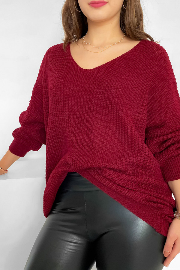 Duży oversize sweter damski w kolorze bordowym dekolt V nietoperz Adel 1