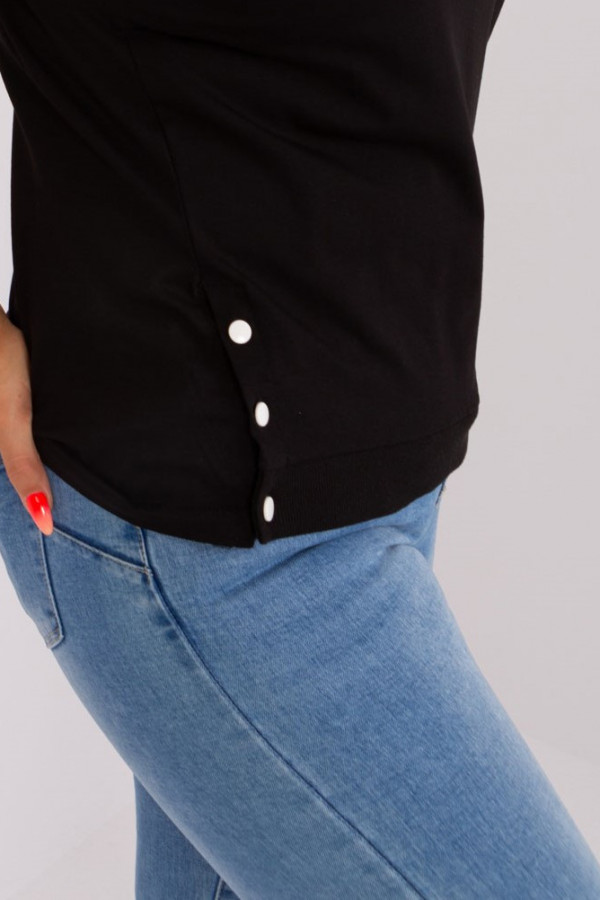 Sportowa bluzka damska plus size w kolorze czarnym rozcięcia guziki w serek v-neck Varali 2