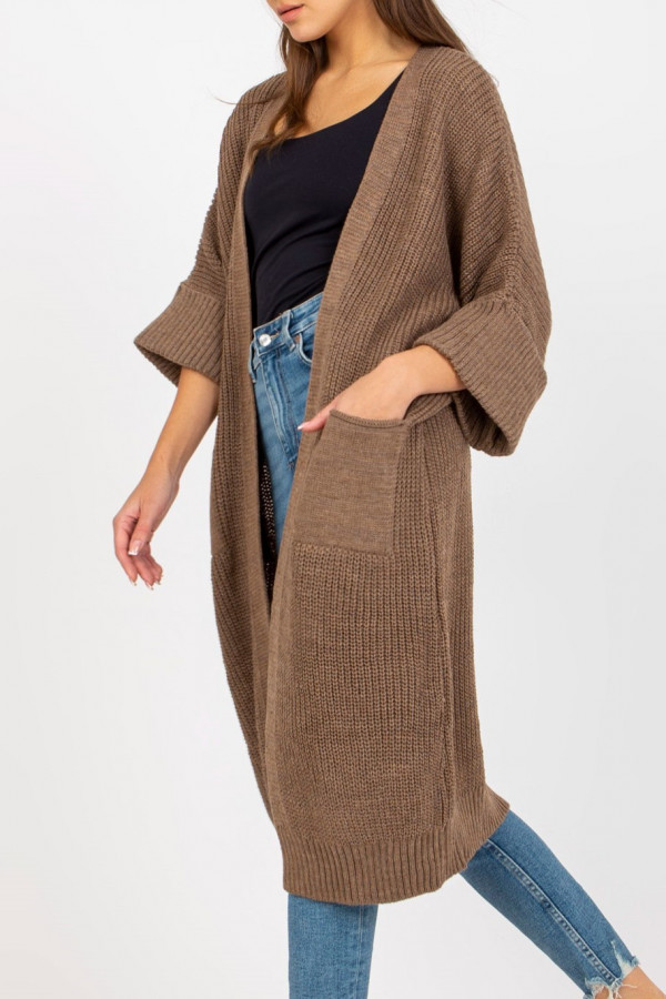 Maxi kardigan długi sweter damski w kolorze brązowym z kieszeniami luźna narzutka Serim