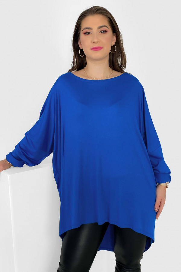 Duża tunika bluzka damska z wiskozy w kolorze kobaltowym oversize dłuższy tył Cara 3