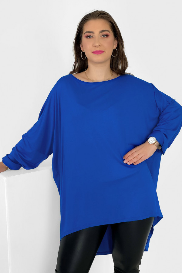 Duża tunika bluzka damska z wiskozy w kolorze kobaltowym oversize dłuższy tył Cara 2