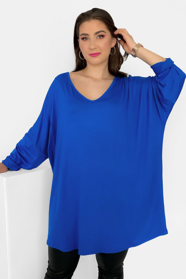 Mega oversize tunika bluzka damska plus size z wiskozy w kolorze kobaltowym v-neck Gwen 2