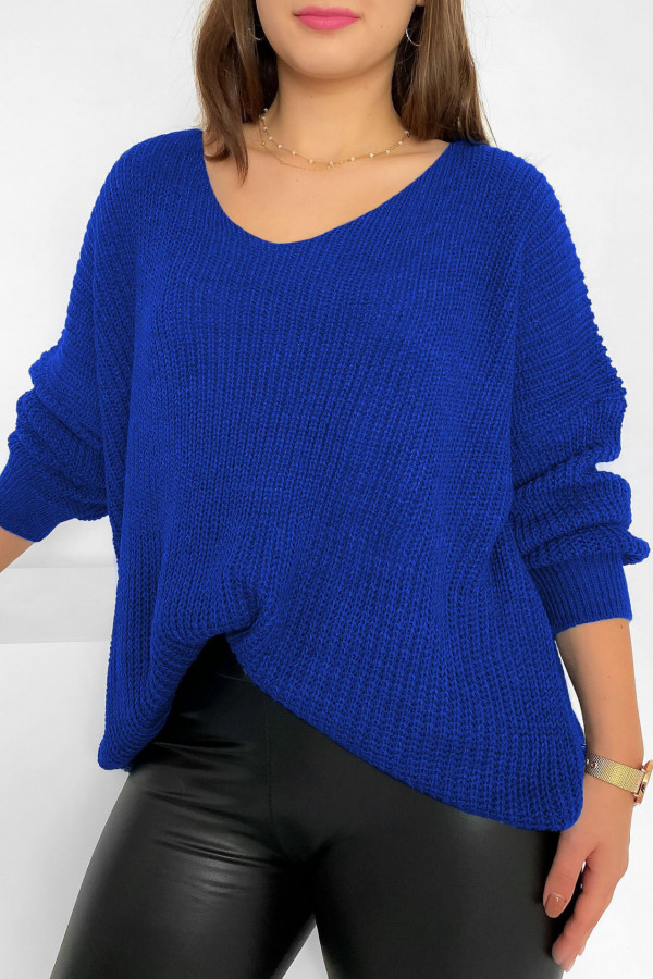 Duży oversize sweter damski w kolorze kobaltowym dekolt V nietoperz Adel
