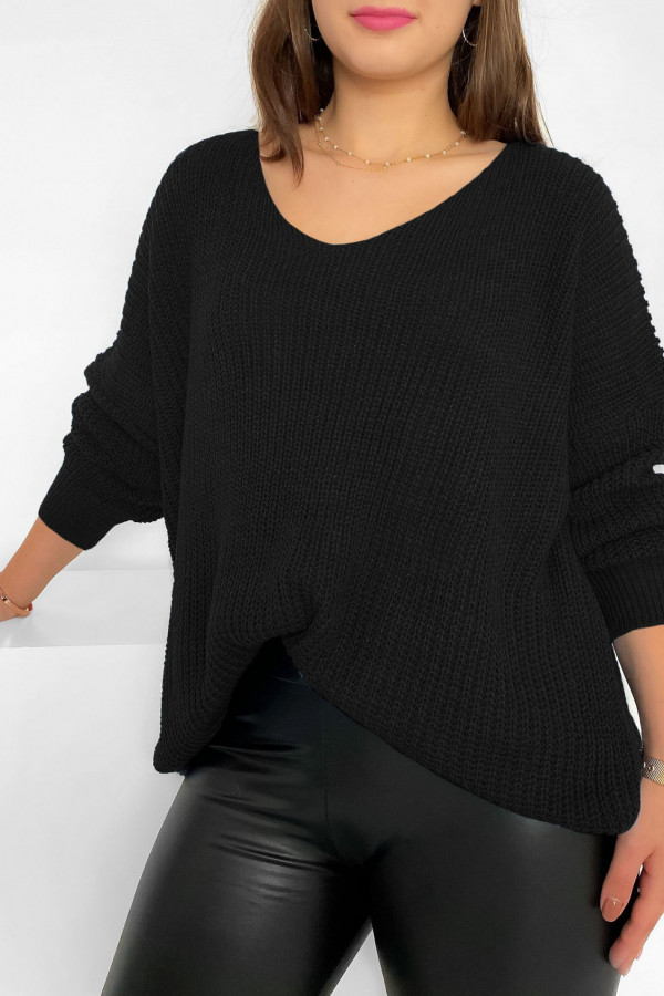 Duży oversize sweter damski w kolorze czarnym dekolt V nietoperz Adel 1