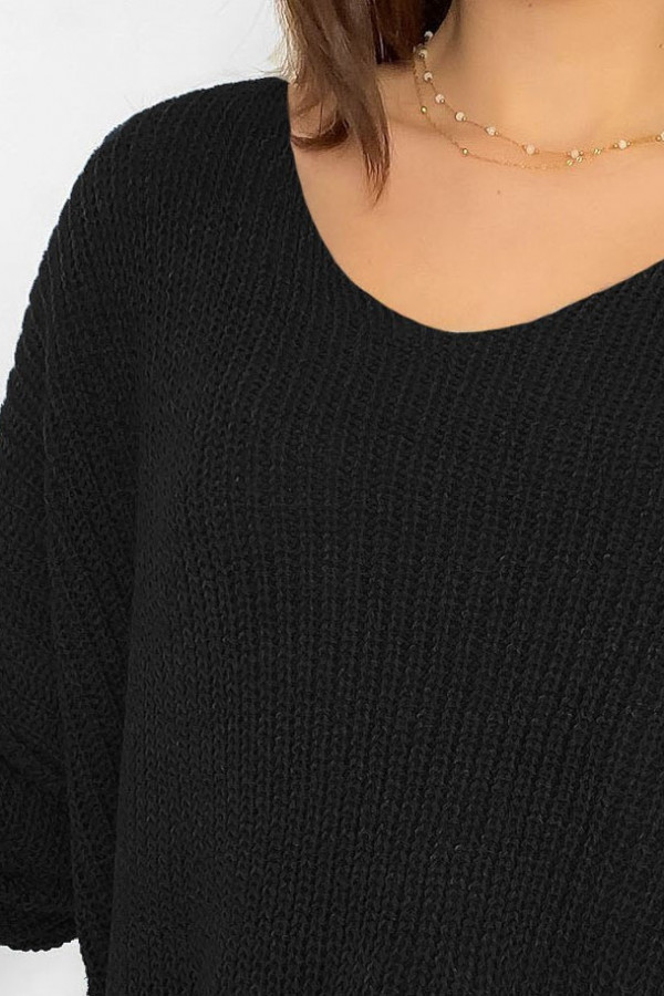 Duży oversize sweter damski w kolorze czarnym dekolt V nietoperz Adel 2