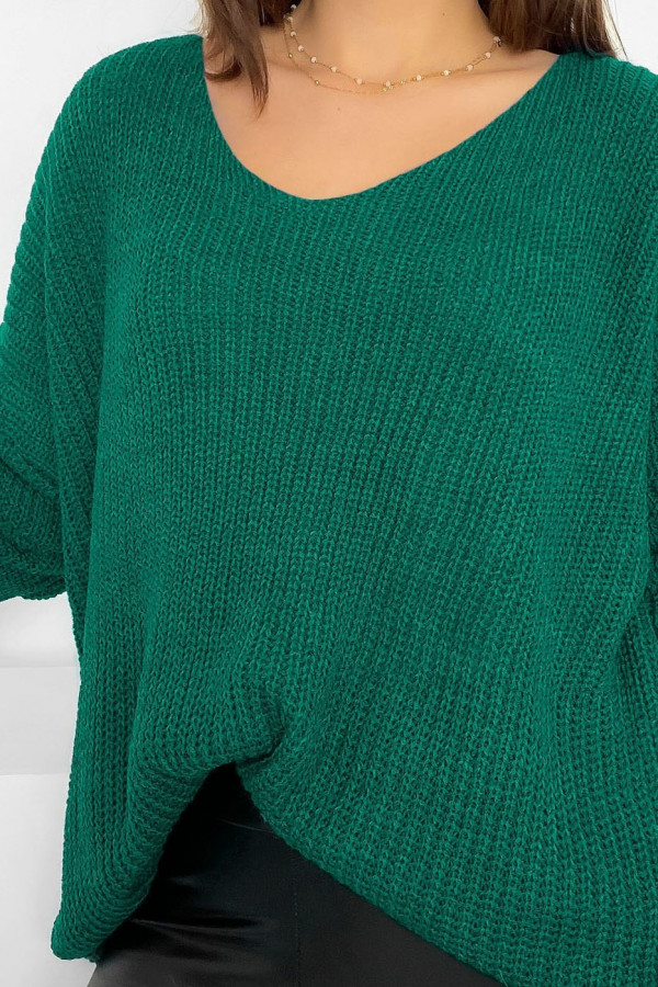 Duży oversize sweter damski w kolorze butelkowej zieleni dekolt V nietoperz Adel 2