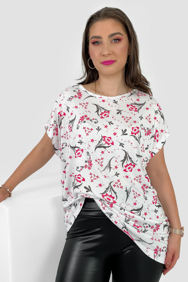 T-shirt damski plus size w kolorze białym print czerwone kwiaty 1