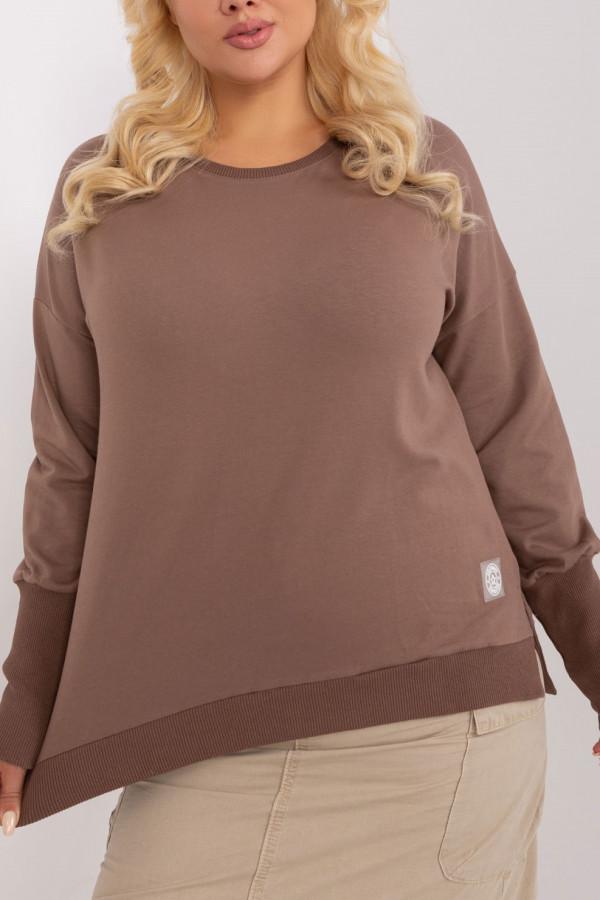 Bluza damska plus size w kolorze brązowym dłuższy tył rozcięcia rękaw długi ściągacz