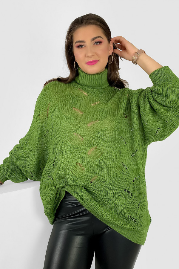 Lekki sweterek oversize damski plus size w kolorze oliwkowym golf wzór ażur Temo 3