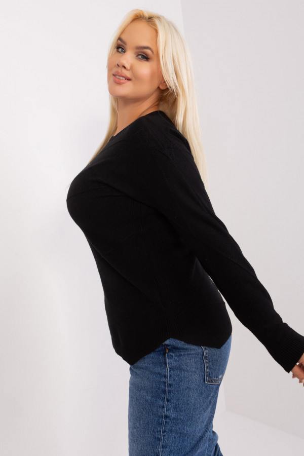 Asymetryczny sweter damski w kolorze czarnym z delikatnym wzorem Anais 2