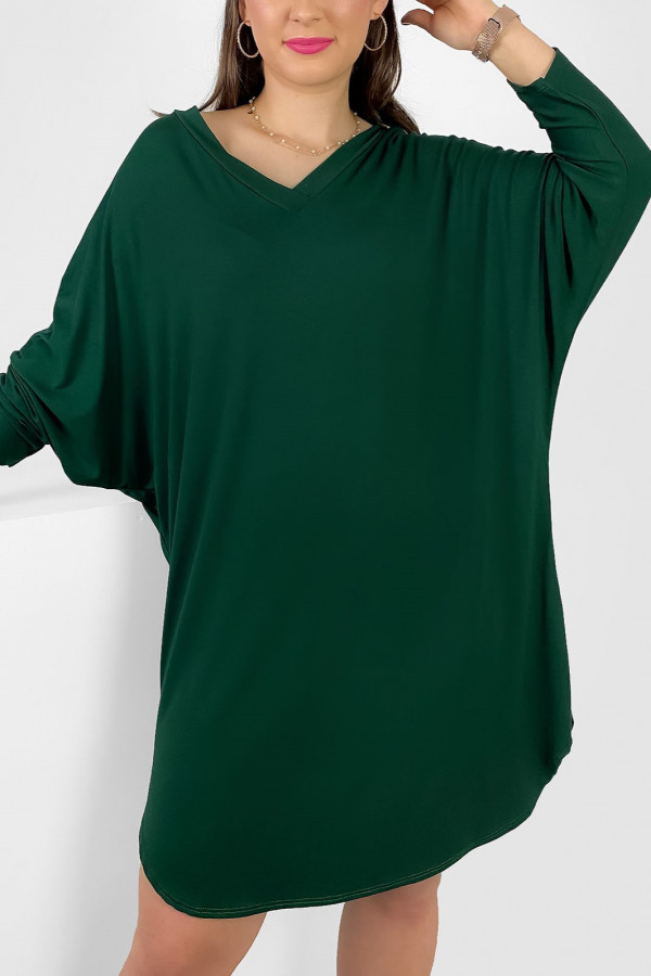 Duża lekka tunika bluzka damska z wiskozy w kolorze butelkowej zieleni oversize dłuższy tył V-dekolt Hazel