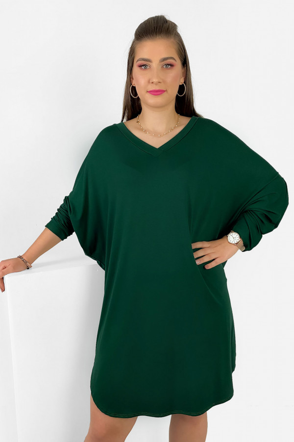 Duża lekka tunika bluzka damska z wiskozy w kolorze butelkowej zieleni oversize dłuższy tył V-dekolt Hazel 2