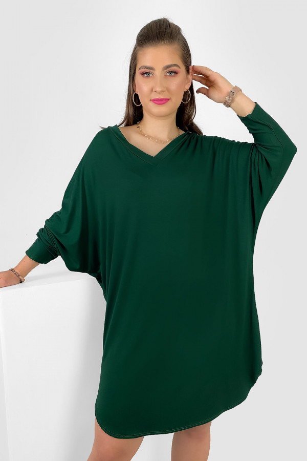 Duża lekka tunika bluzka damska z wiskozy w kolorze butelkowej zieleni oversize dłuższy tył V-dekolt Hazel 1