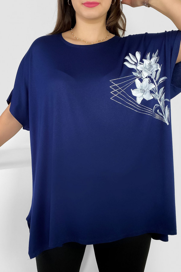 Tunika plus size luźna bluzka z wiskozy w kolorze granatowym kwiaty flowers 1