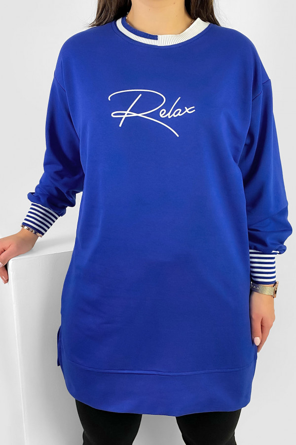 Długa bluza dresowa tunika damska w kolorze kobaltowym napis Relax