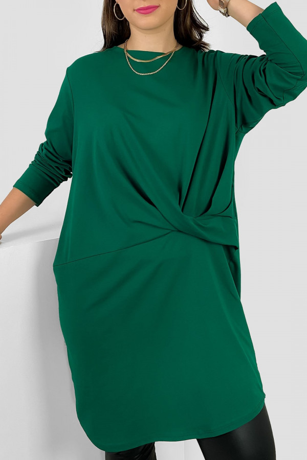 Tunika plus size w kolorze zielonym ozdobna zakładka długi rękaw Amber