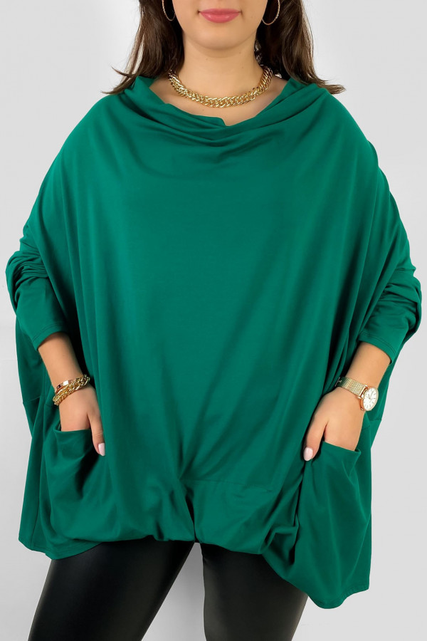Mega oversize bluzka plus size w kolorze butelkowej zieleni zakładka dekolt woda kieszenie Crystal