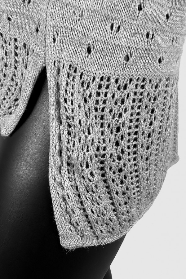 Duży ażurowy sweter damski oversize w kolorze szarym rozcięcie dłuższy tył Levi 4