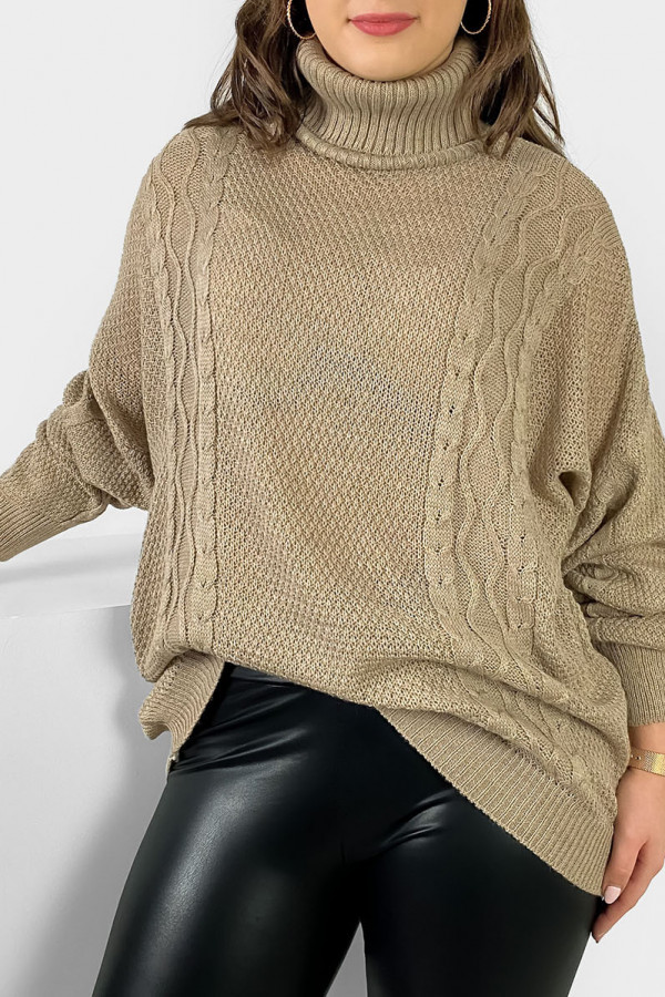 Lekki sweterek golf damski plus size w kolorze beżowym wzór splot Ronan 1