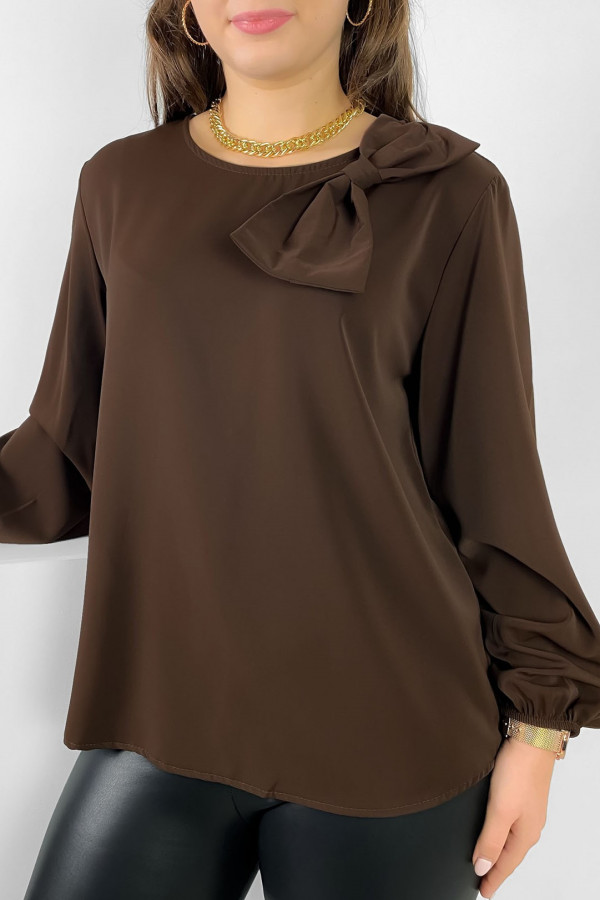 Elegancka koszula bluzka w kolorze brązowym ozdobna kokarda Joann
