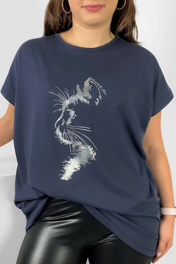 Nietoperz T-shirt damski plus size w kolorze grafitowego granatu srebrny print zarys kot