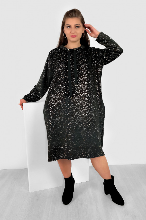 Welurowa sukienka plus size w kolorze czarnym z błyszczącymi elementami kieszenie ściągacze Alfira 2