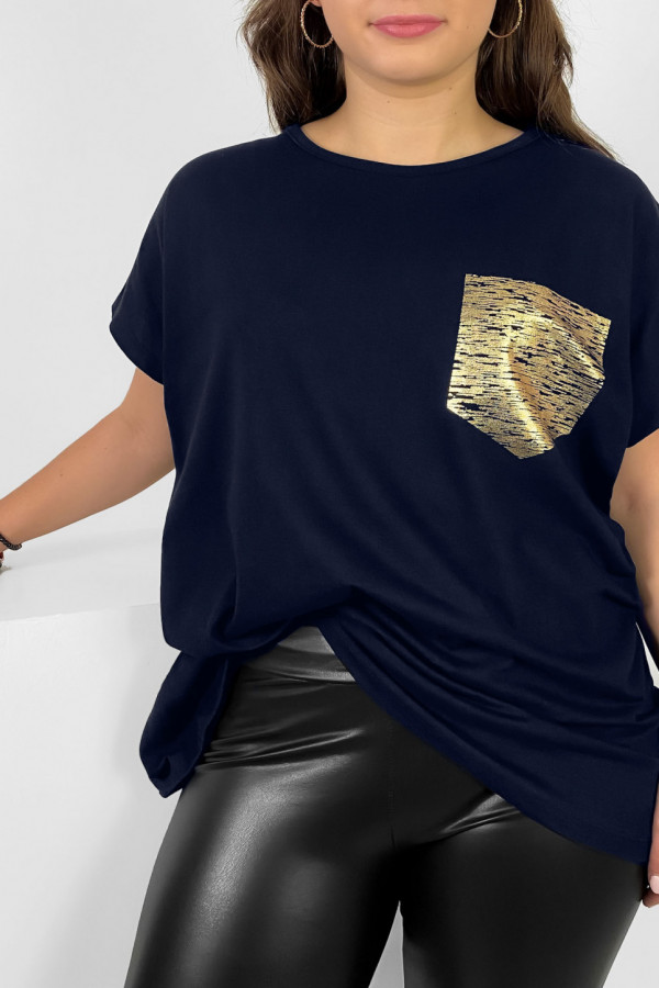Nietoperz T-shirt damski plus size w kolorze granatowym print złota kieszonka 1