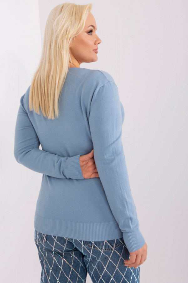 Milutki sweterek bluzka damska plus size w kolorze błękitnym dekolt V Isma 2