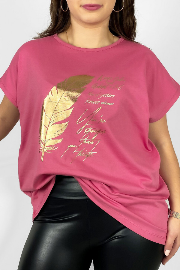 Nietoperz T-shirt damski plus size w kolorze indyjskiego różu gold print piórko