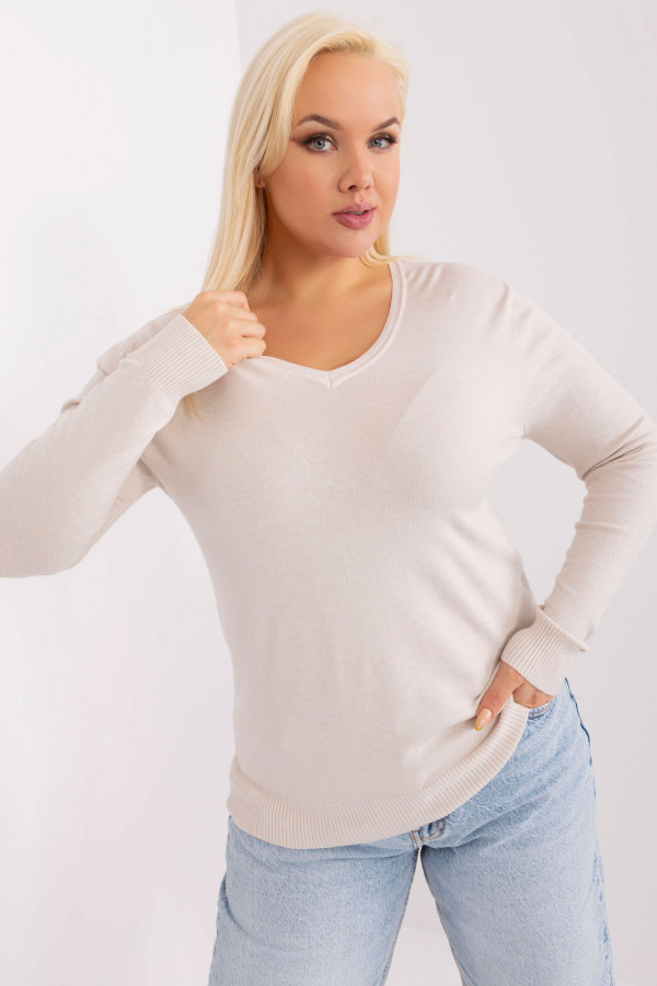 Milutki sweterek bluzka damska plus size w kolorze beżowym dekolt V Isma 3