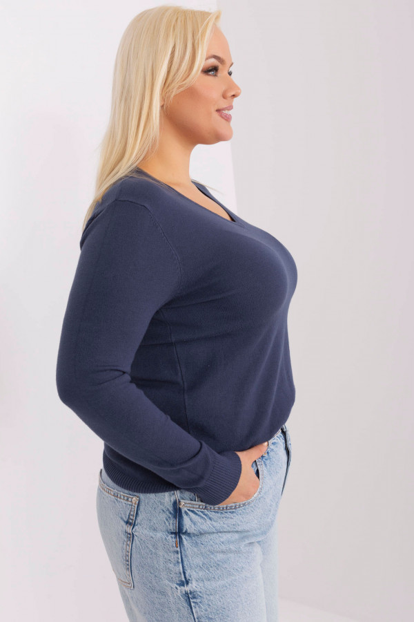 Milutki sweterek bluzka damska plus size w kolorze granatowym dekolt V Isma 2