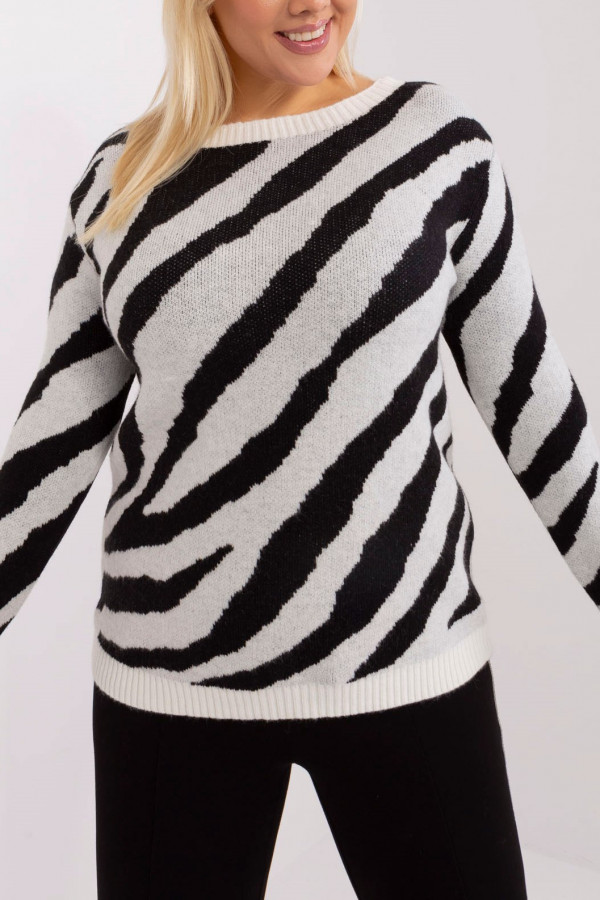 Biały damski sweter plus size z printem zwierzęcym Jackie