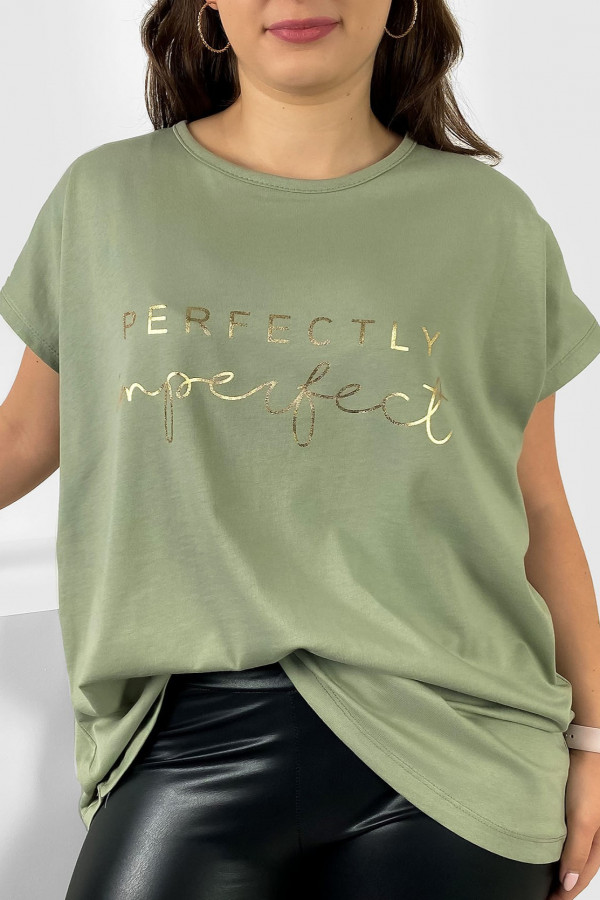 Nietoperz T-shirt damski plus size W DRUGIM GATUNKU w kolorze pistacjowym złoty print perfectly imperfect
