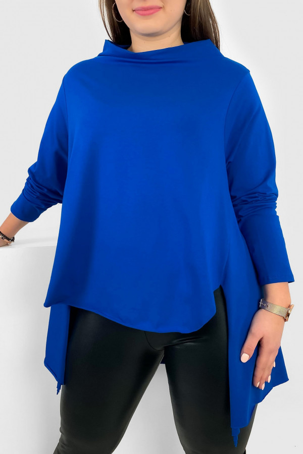 Asymetryczna bluzka damska plus size w kolorze kobaltowym dłuższy tył półgolf woda Ashanti