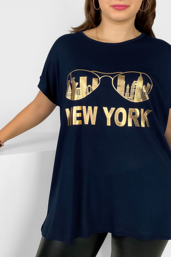 Nietoperz T-shirt damski plus size w kolorze dark navy złoty print okulary New York 2