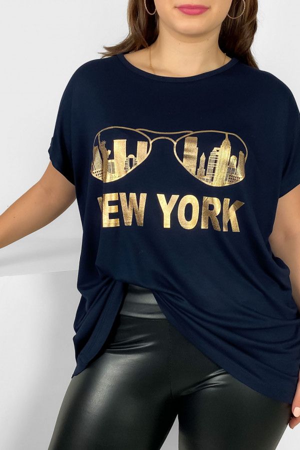 Nietoperz T-shirt damski plus size w kolorze dark navy złoty print okulary New York 1