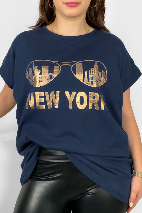 Nietoperz T-shirt damski plus size w kolorze grafitowego granatu złoty print okulary New York
