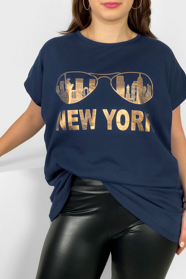 Nietoperz T-shirt damski plus size w kolorze grafitowego granatu złoty print okulary New York 1