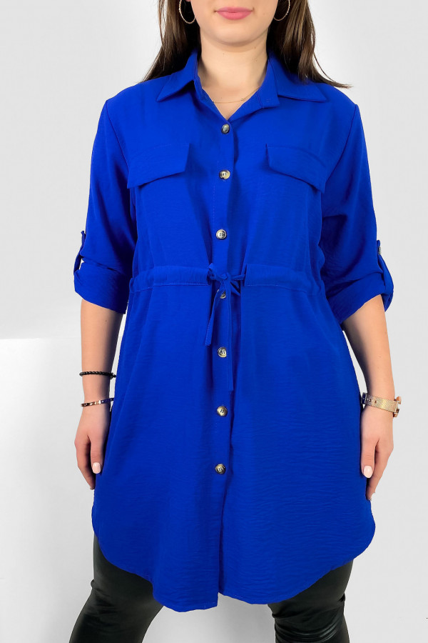 Długa koszula tunika w kolorze kobaltowym z podpinanym rękawem wiązanie w pasie Ruka 2