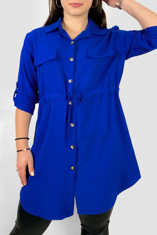 Długa koszula tunika w kolorze kobaltowym z podpinanym rękawem wiązanie w pasie Ruka 1