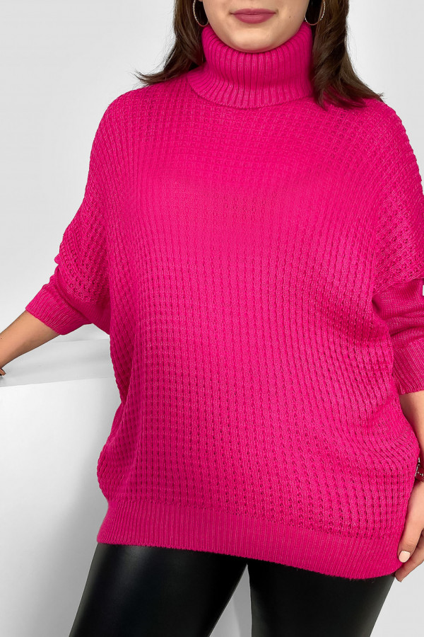 Duży sweter golf damski plus size w kolorze fuksji wzór kostka Armin 2