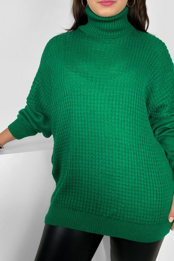 Duży sweter golf damski plus size w kolorze zielonym wzór kostka Armin 2