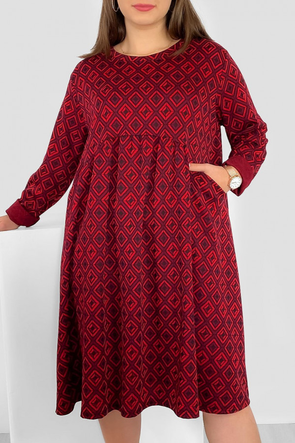 Duża sukienka plus size bordowo czerwone romby długi rękaw kieszenie Nissy 3