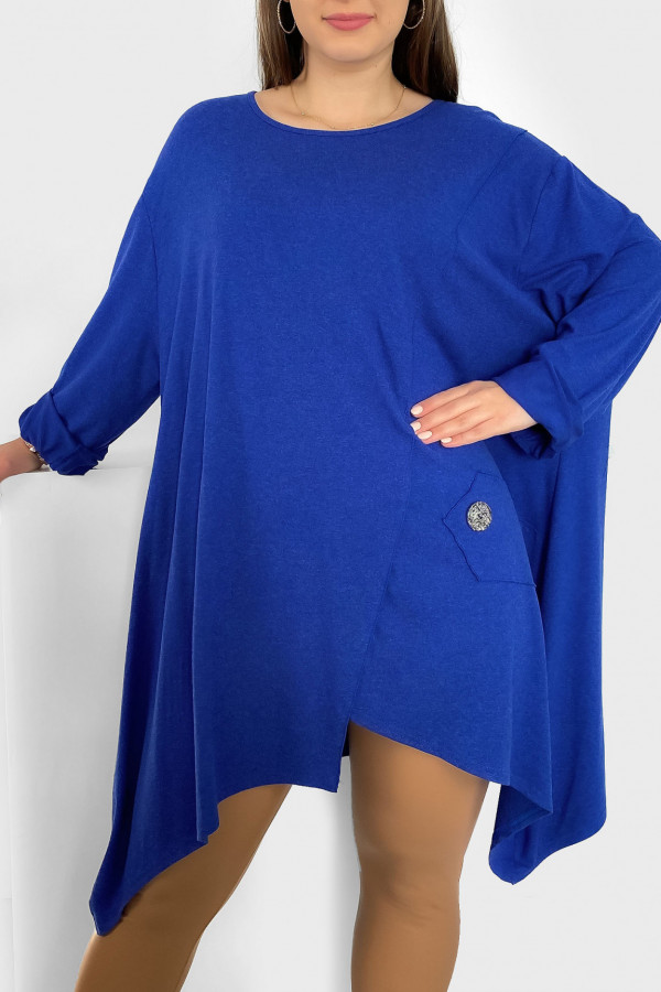 Duża asymetryczna tunika damska w kolorze kobaltowym boki rogi ozdobny guzik Mandy 1