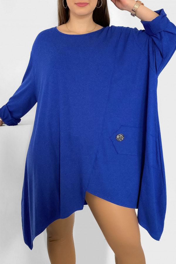 Duża asymetryczna tunika damska w kolorze kobaltowym boki rogi ozdobny guzik Mandy 2