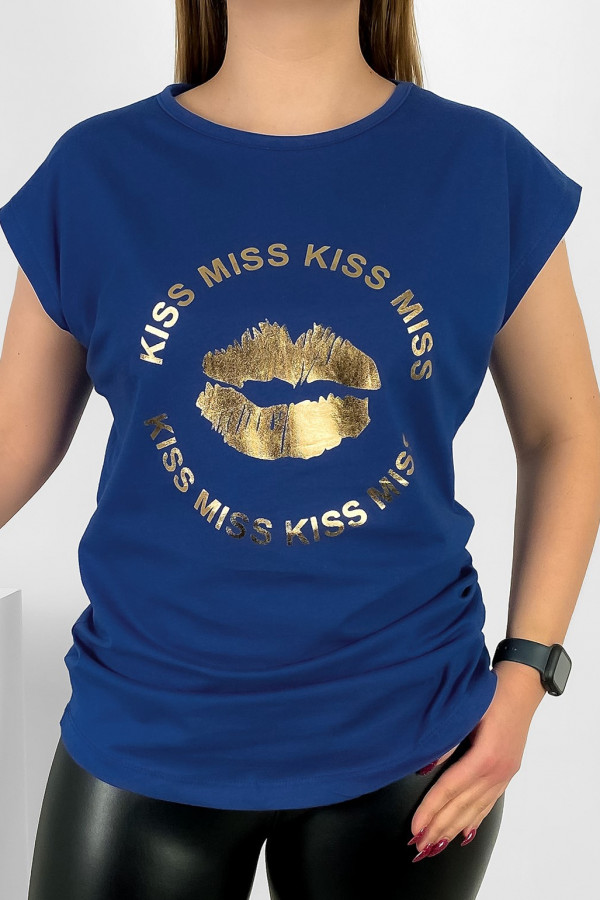 T-shirt damski nietoperz w kolorze kobaltowym złoty print usta kiss