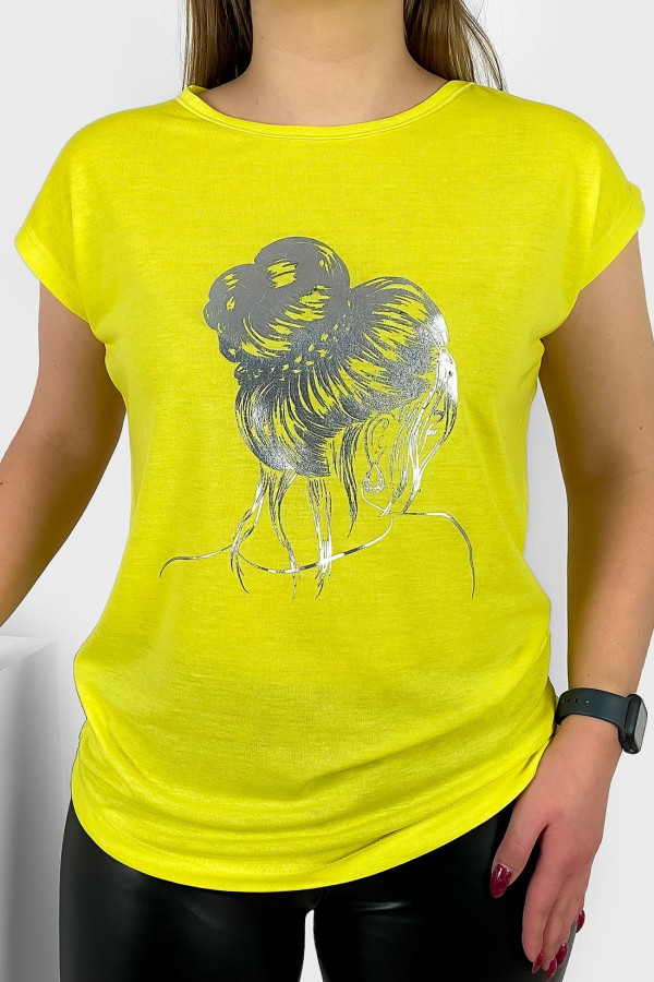 T-shirt damski nietoperz w kolorze fluo żółtym srebrny print kobieta kok